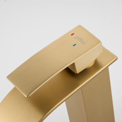 Grifo Lavabo Oro Cepillado Cascada Caño Bajo – FONTEA BASIS AURI GRIFERS
